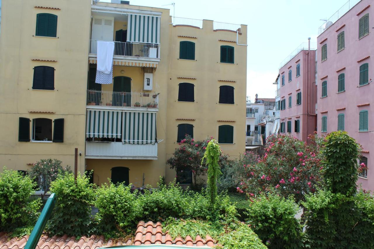La Casa Ridente : Ischia Porto Apartment Exterior photo